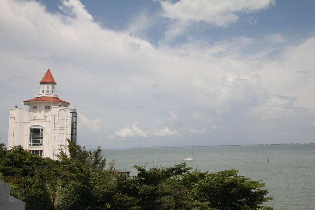 Straits Quay Marina Suites Penang 3E By Aurorahomes Bagan Jermal Eksteriør bilde