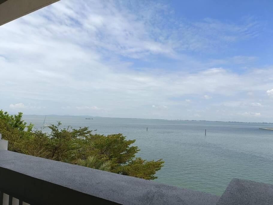 Straits Quay Marina Suites Penang 3E By Aurorahomes Bagan Jermal Eksteriør bilde